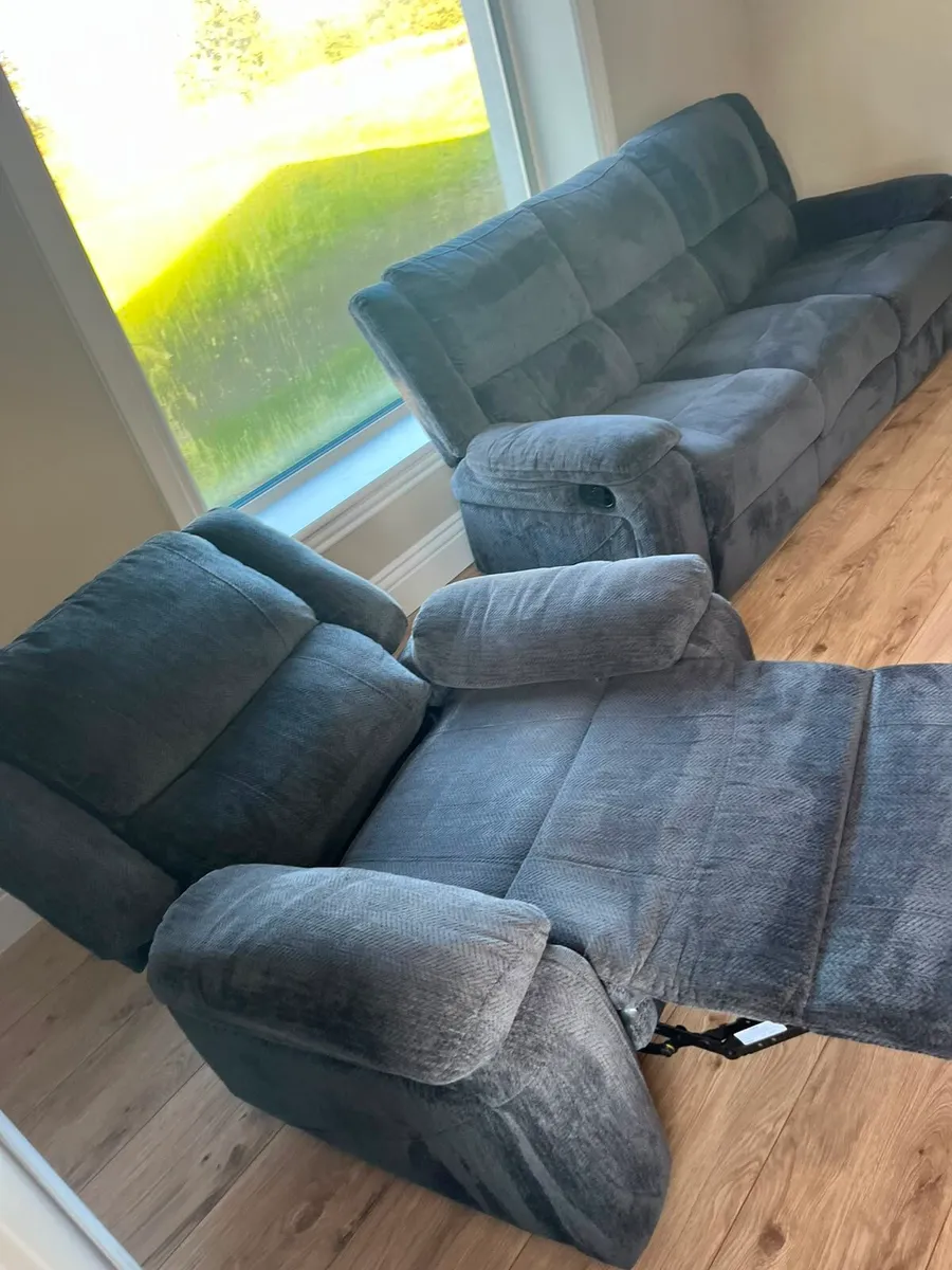Couch - Image 4