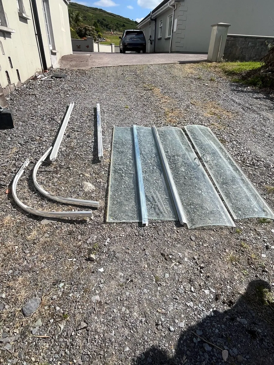 Corner shower and shower tray - Image 1