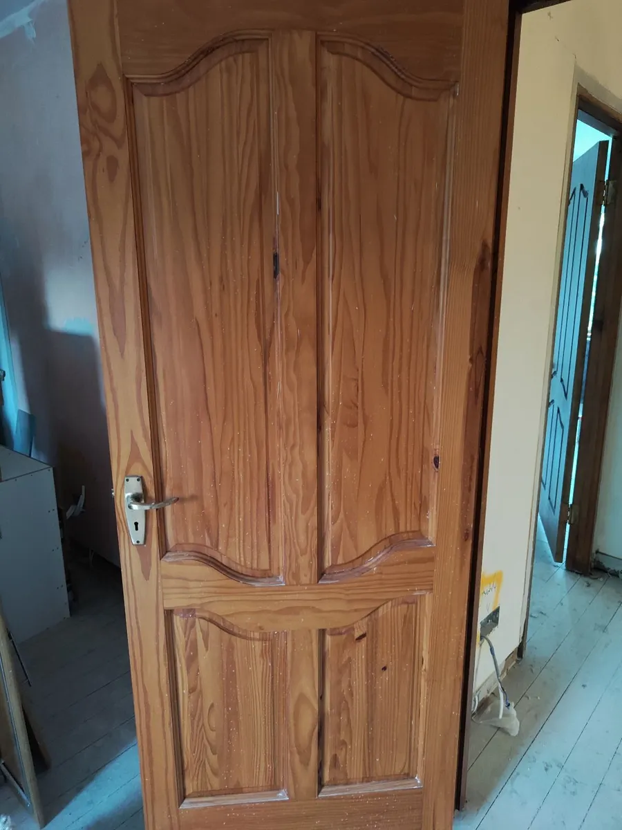 Solid and veneered door selection - Image 4