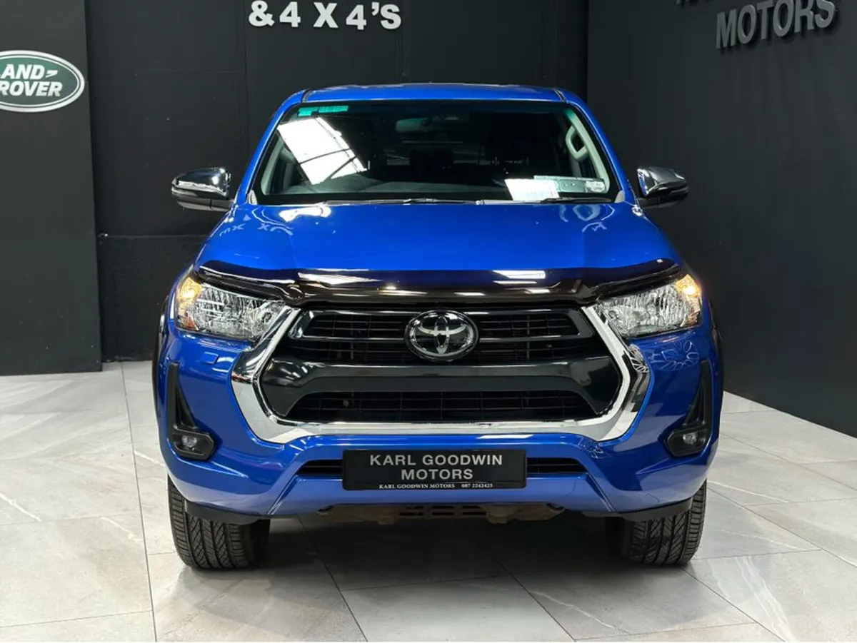 TOYOTA HILUX 2.8 SR5 DOUBLE CAB - Image 3