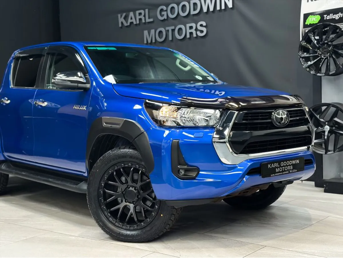 TOYOTA HILUX 2.8 SR5 DOUBLE CAB - Image 2