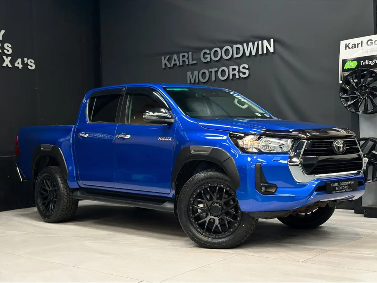 TOYOTA HILUX 2.8 SR5 DOUBLE CAB - Image 1