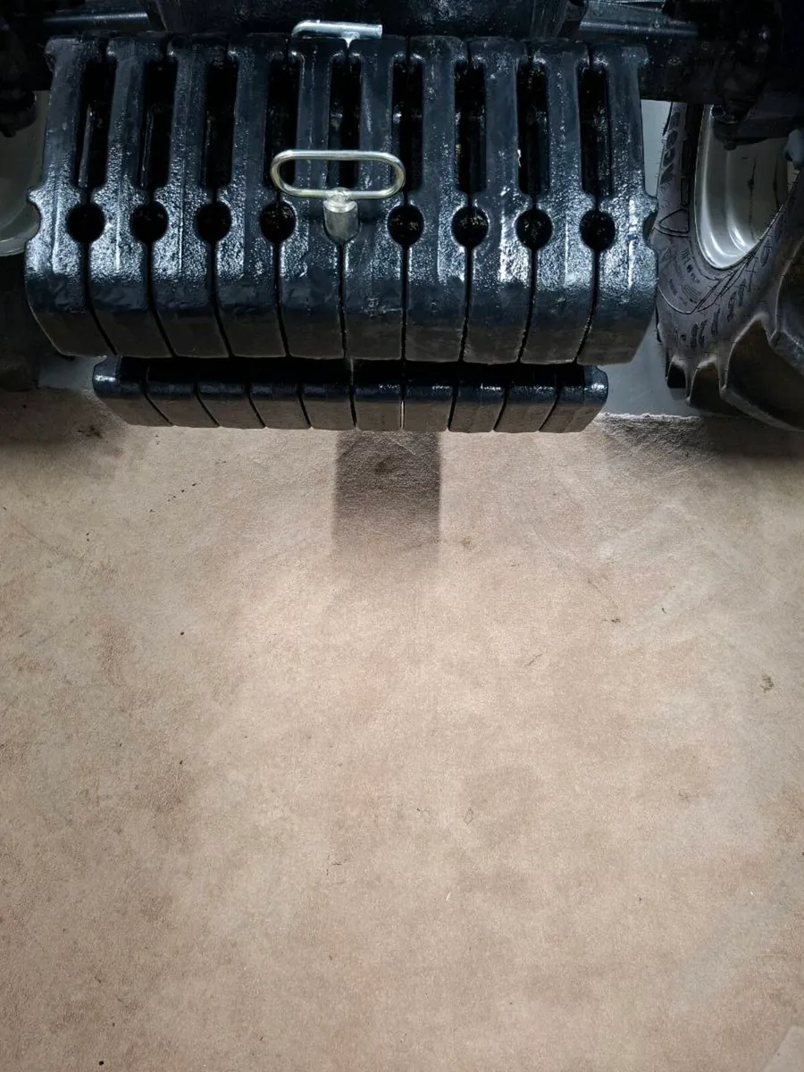 Tractor weight - Image 1