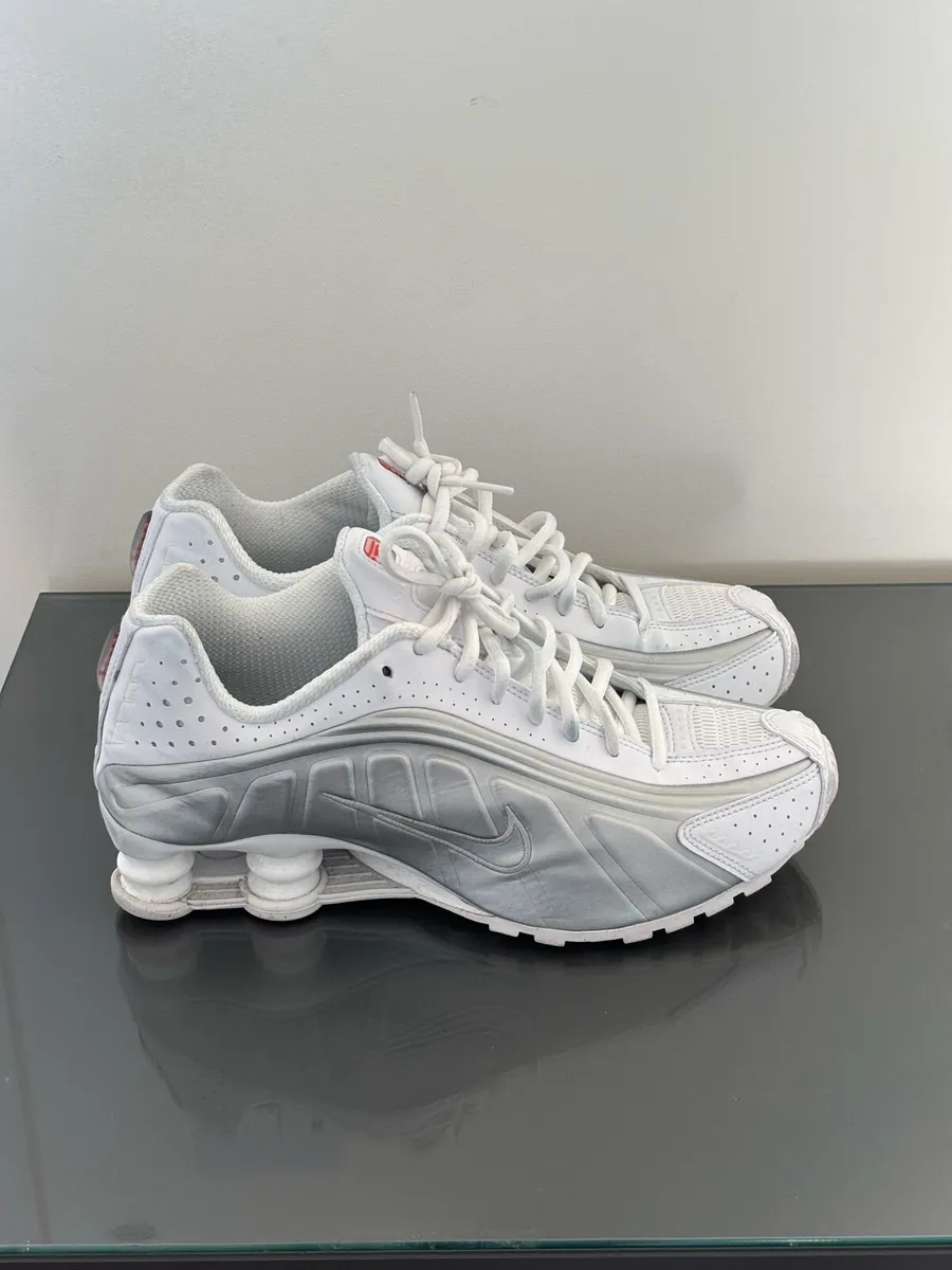 Nike Shox R4 White/Metallic Silver - Image 1