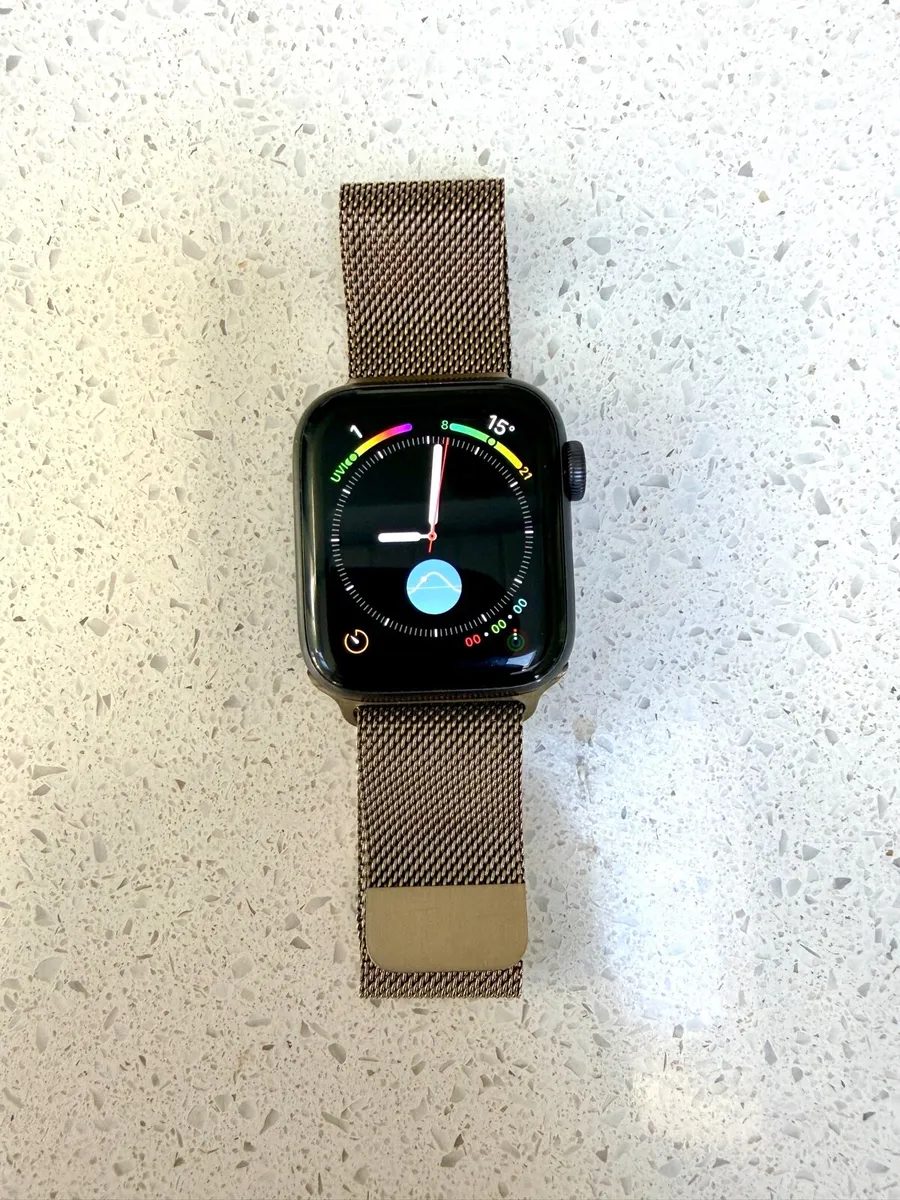 Apple Watch SE - Image 1