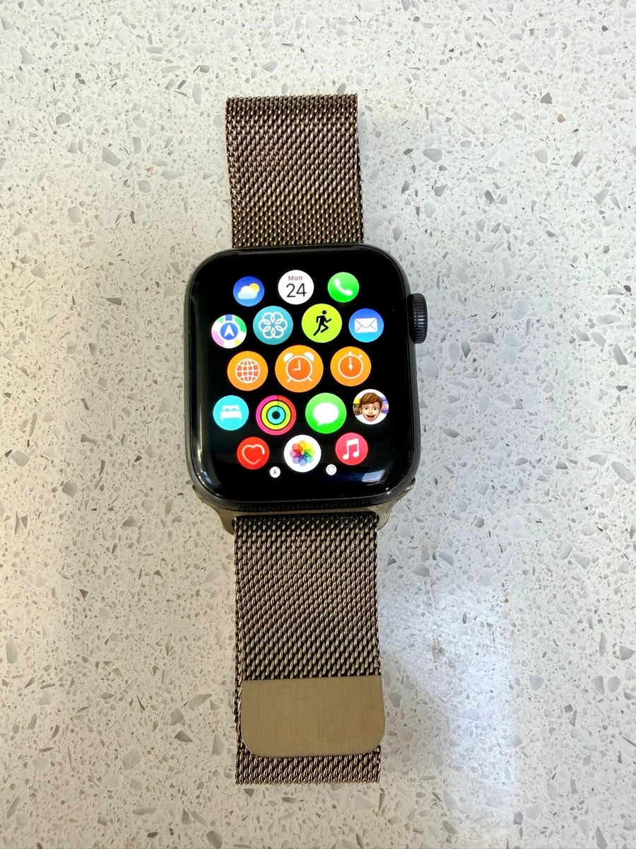 Apple Watch SE - Image 2
