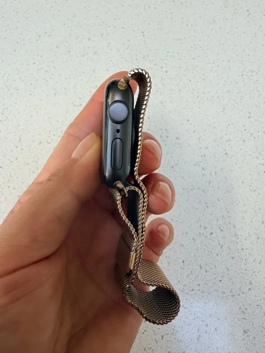 Apple Watch SE - Image 3