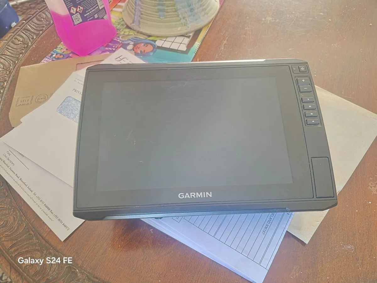Garmin helix fishfinder and chart plottr - Image 1