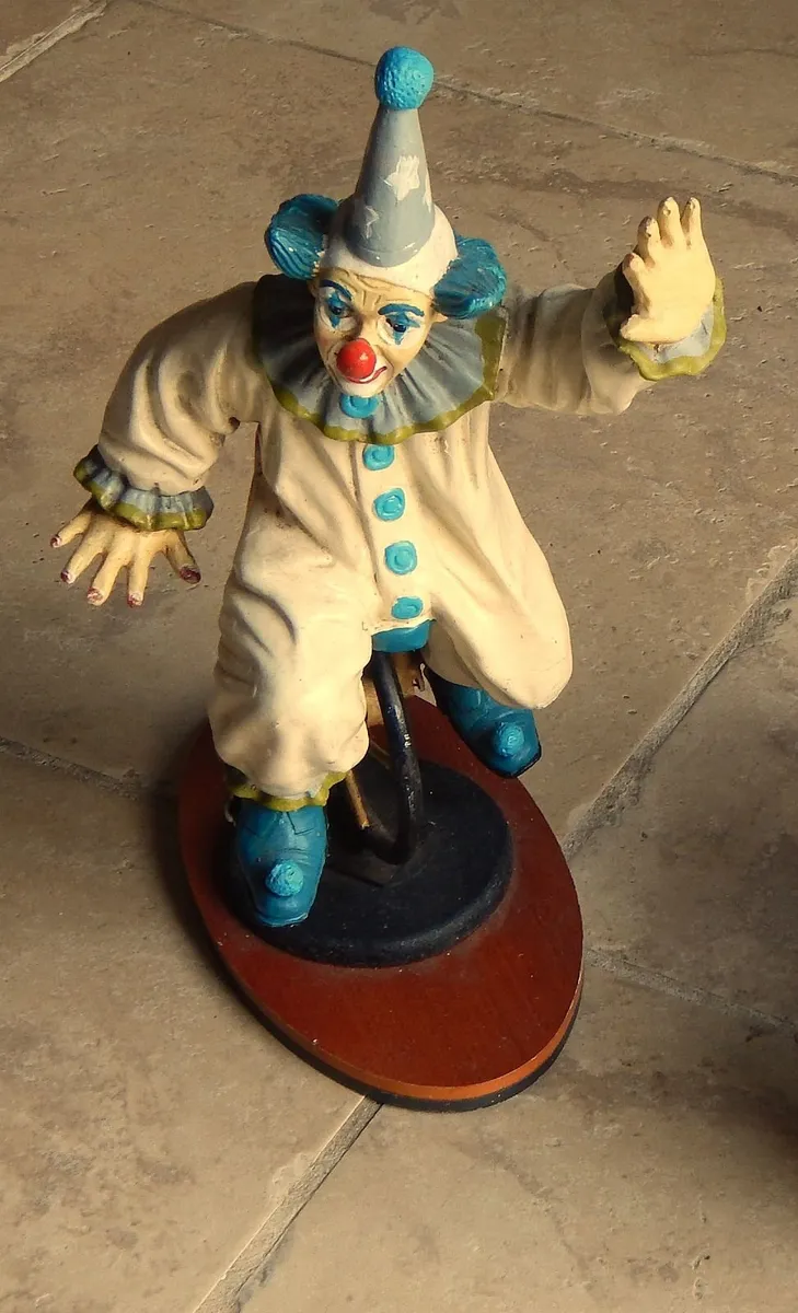 Vintage Resin Circus Clown Figurine - Image 4
