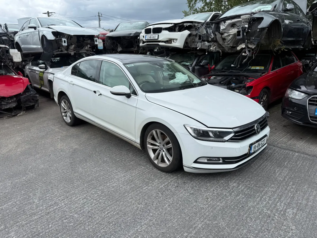2019 VW PASSAT BREAKING - Image 1