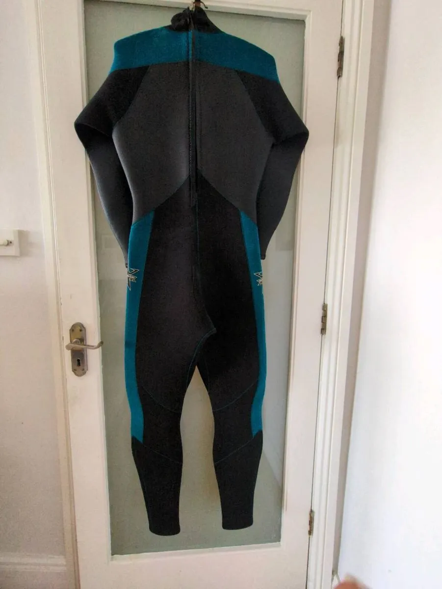 Ladies XL wetsuit 4/3mm - Image 2