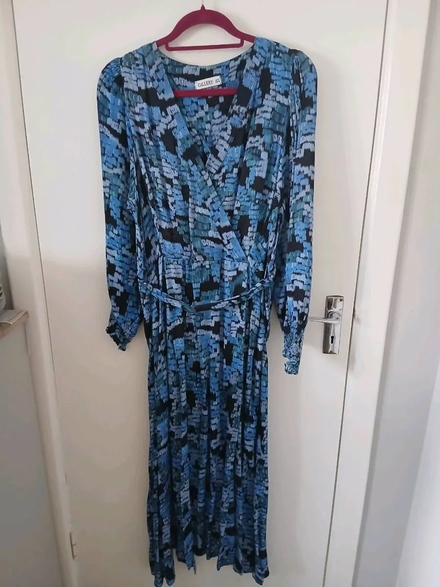 Dresses size 18/20 - Image 3