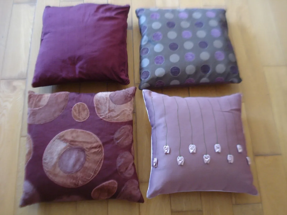 8 ASSORTED CUSHIONS, STANDARD SIZE. - Image 2