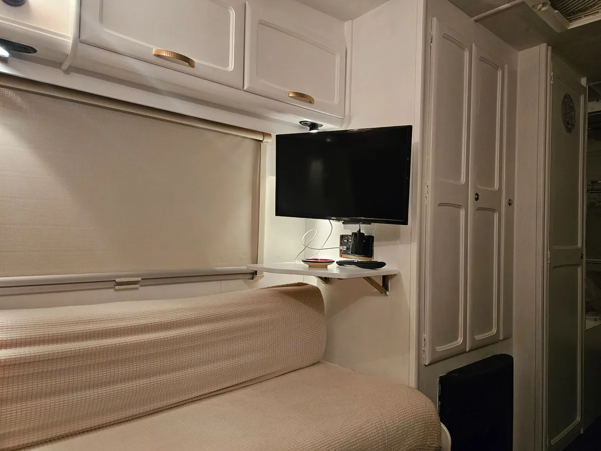 5 berth caravan. Elddis Elusion 505 SE - Image 1