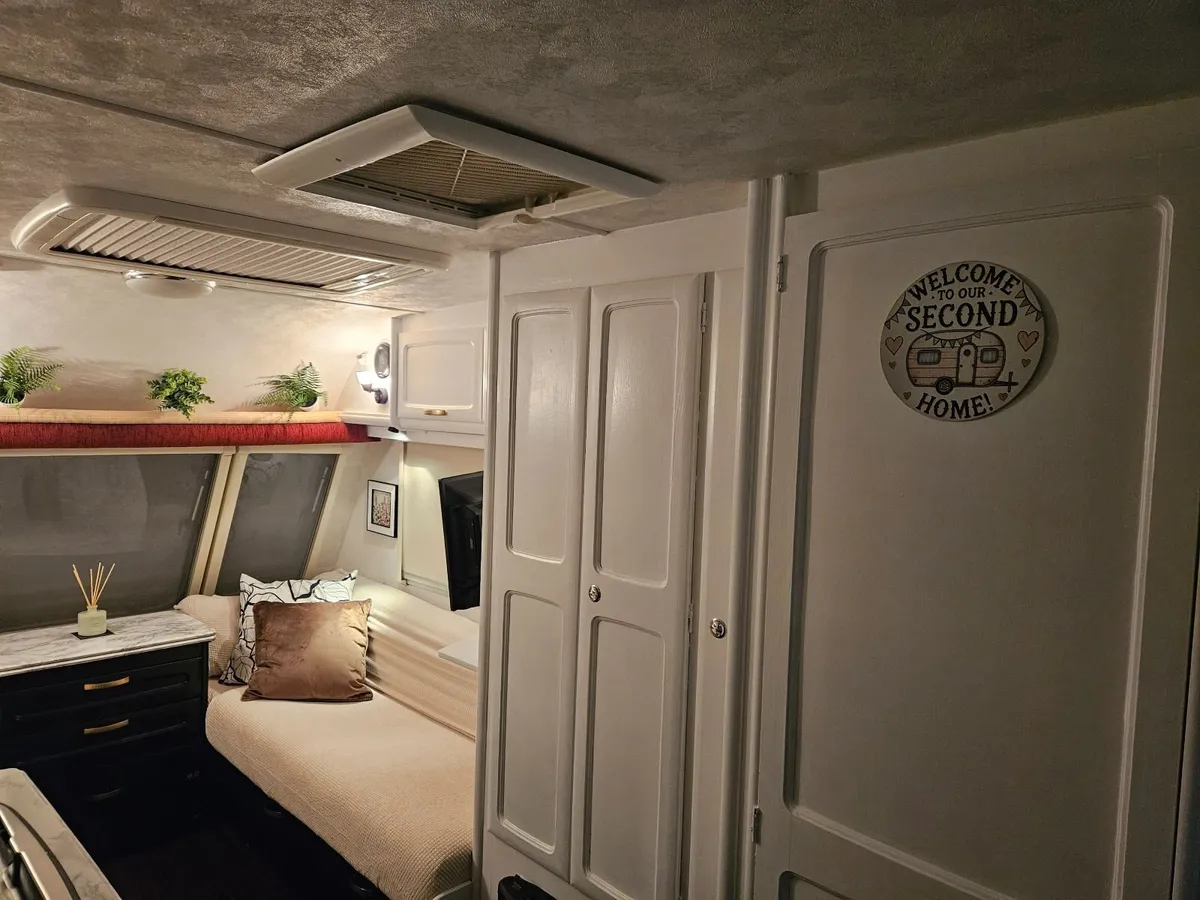 5 berth caravan. Elddis Elusion 505 SE - Image 3