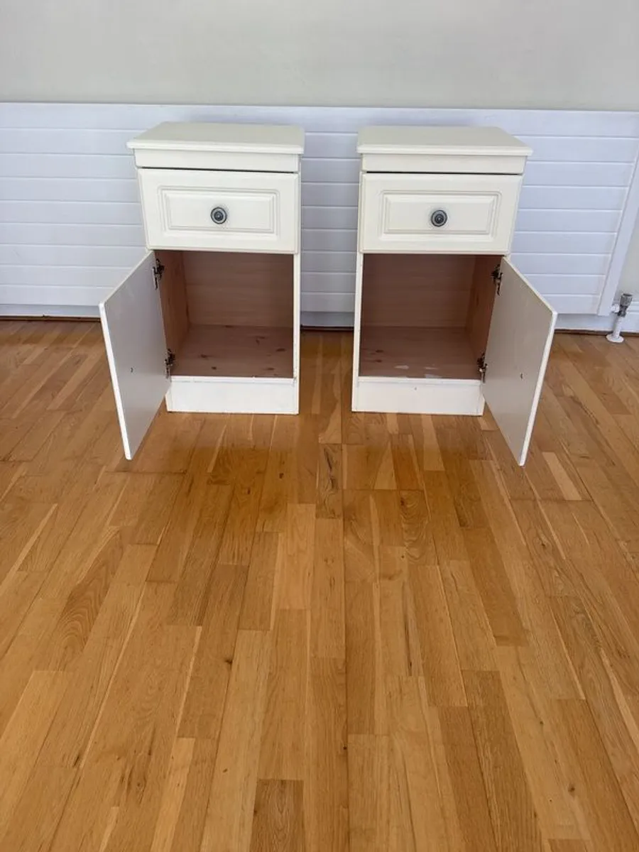 matching cream lockers - Image 2