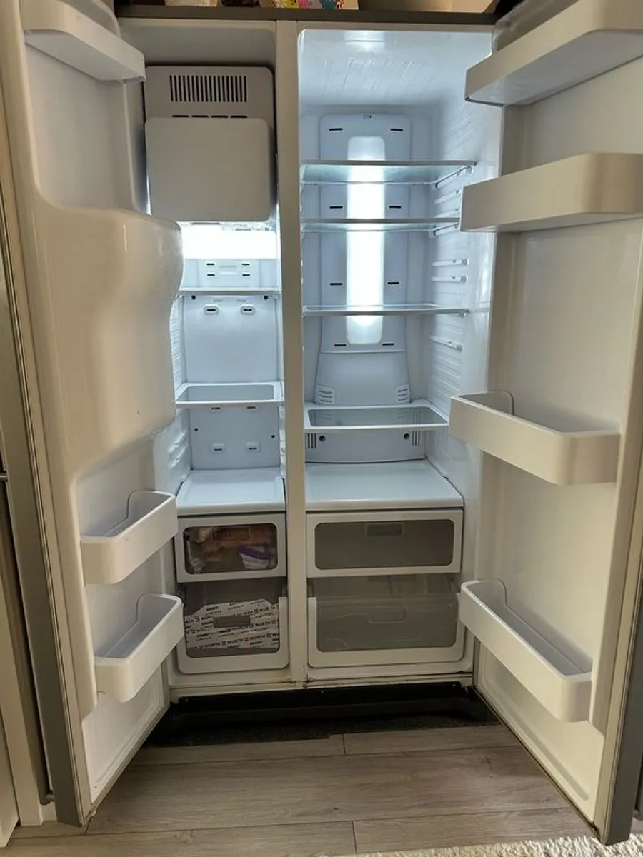 fridge - Image 1