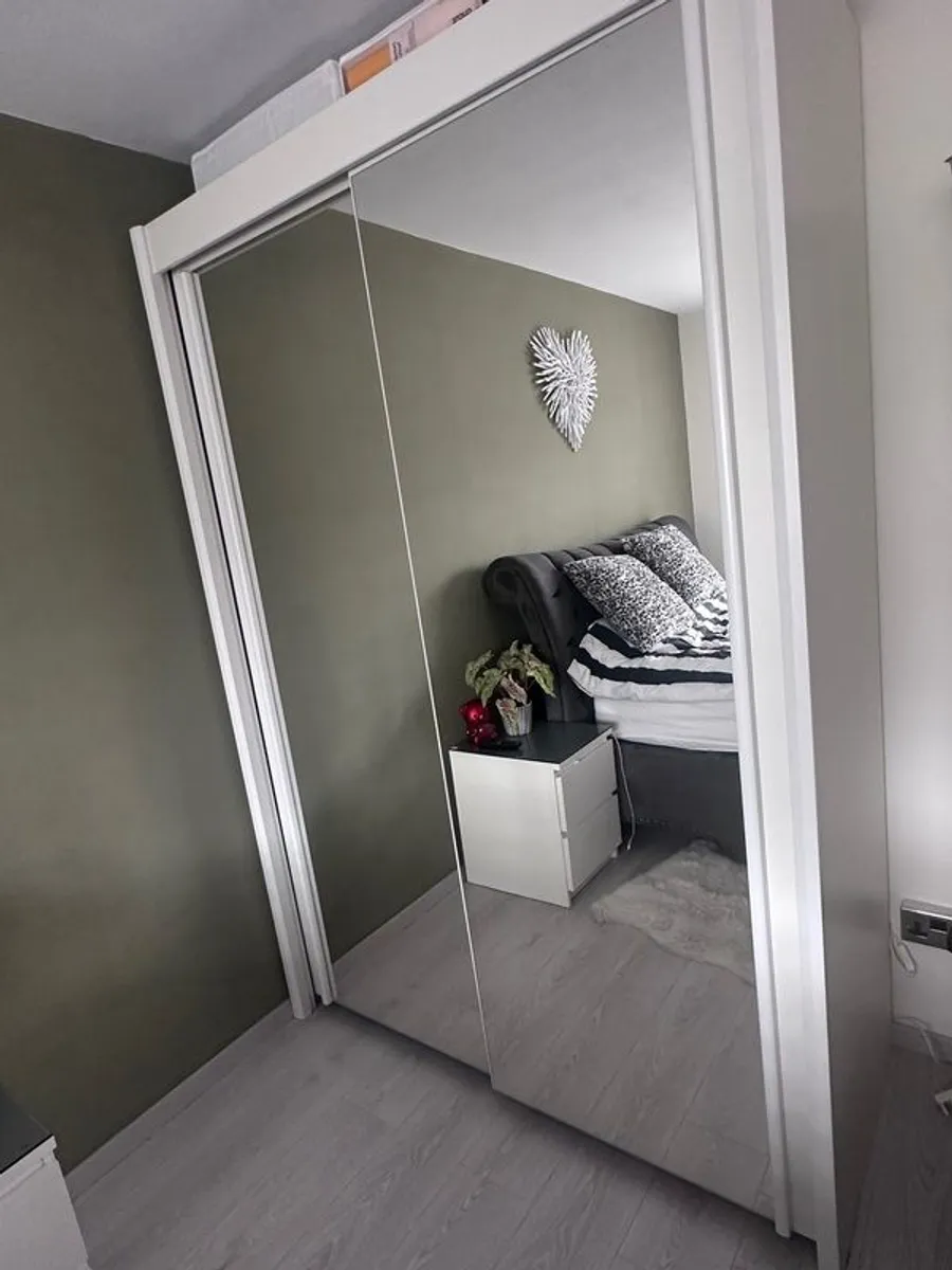 wardrobe white 150x210x65 - Image 1