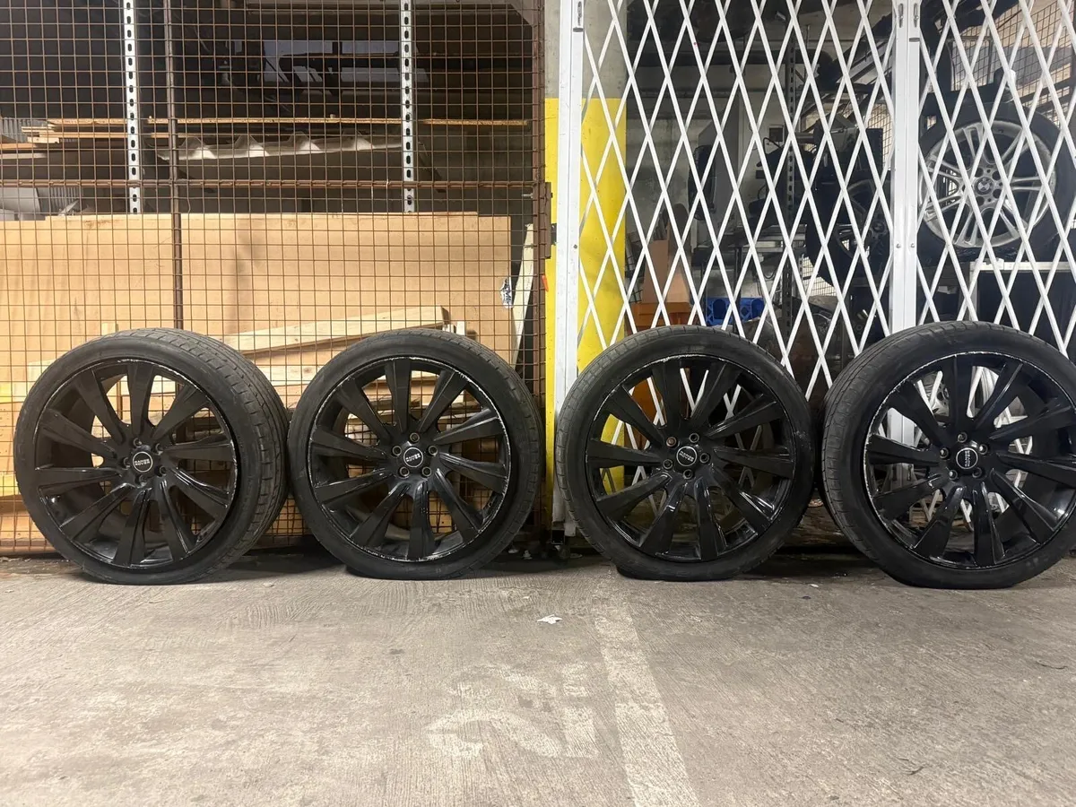 Range Rover 23 inch tyres 🛞 - Image 1