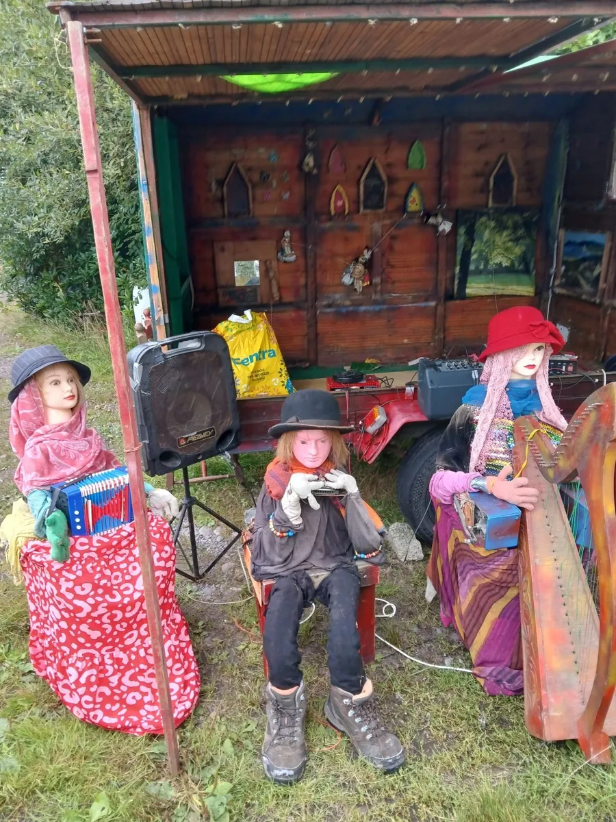 Motorised puppets - Image 1