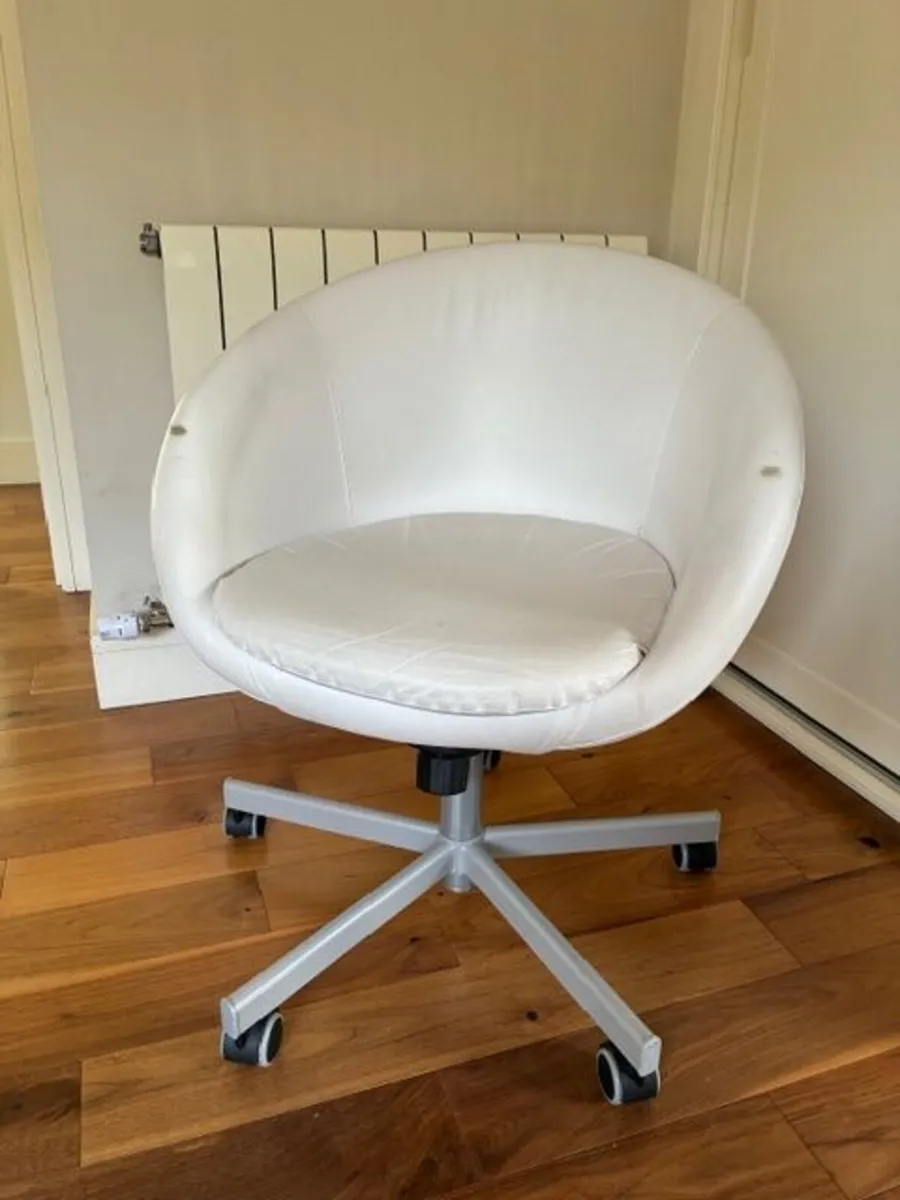 FREE adjustable height chair - Image 1