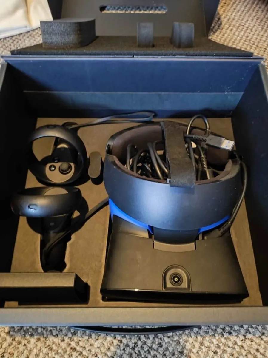 Oculus Rift S VR Headset - Image 2