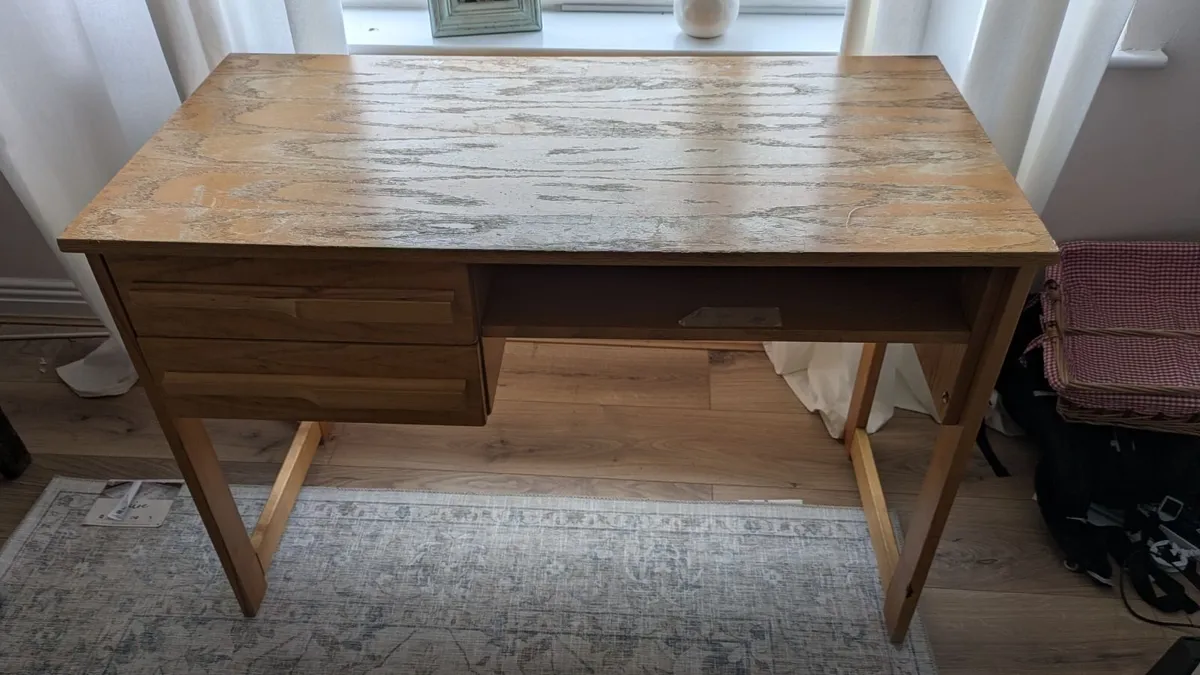 Study desk - Image 1