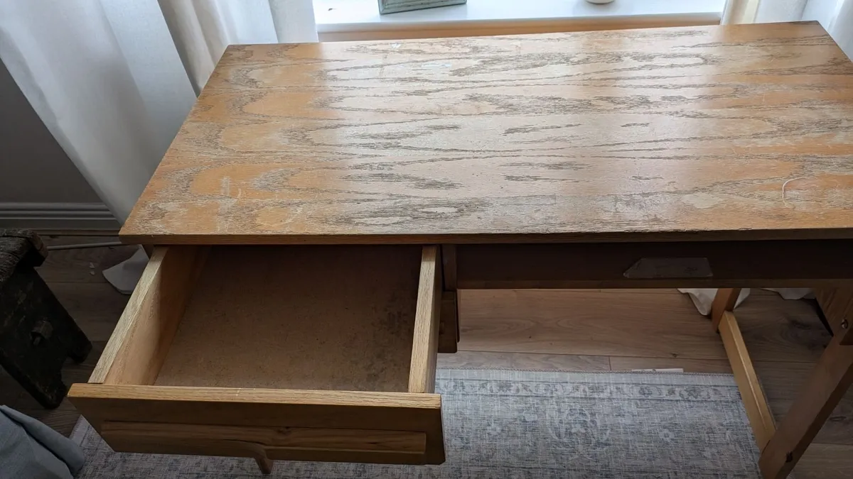 Study desk - Image 2