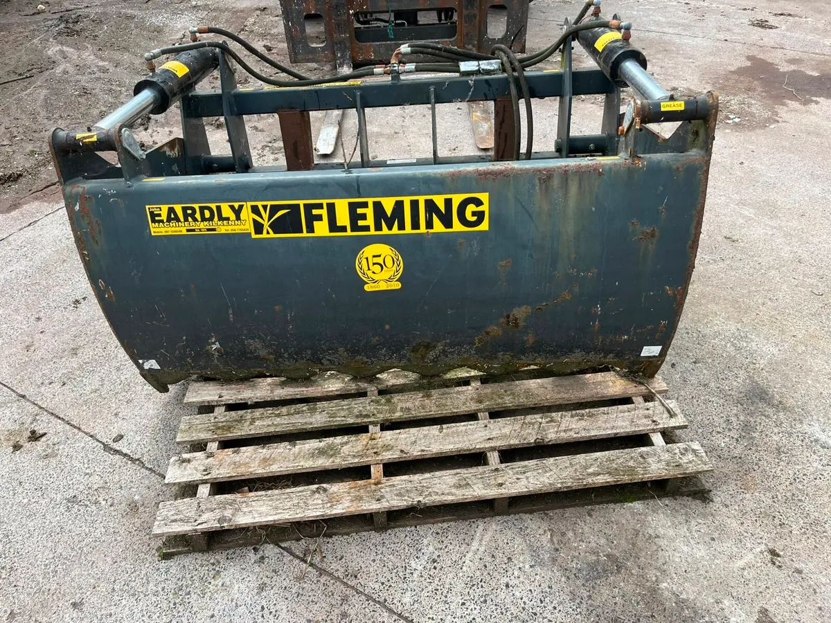 5ft Shear Grab with brackets for a Manitou Loader - Image 1