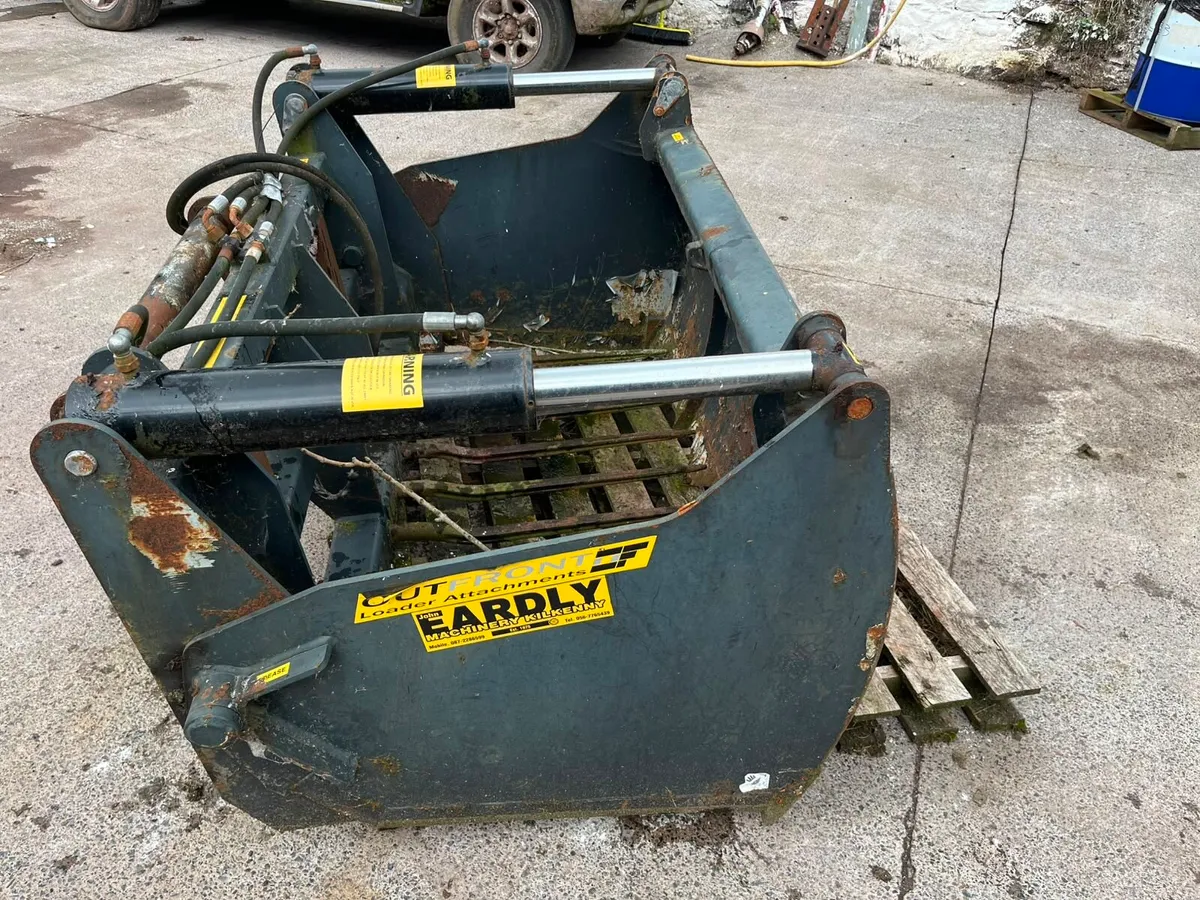 5ft Shear Grab with brackets for a Manitou Loader - Image 3