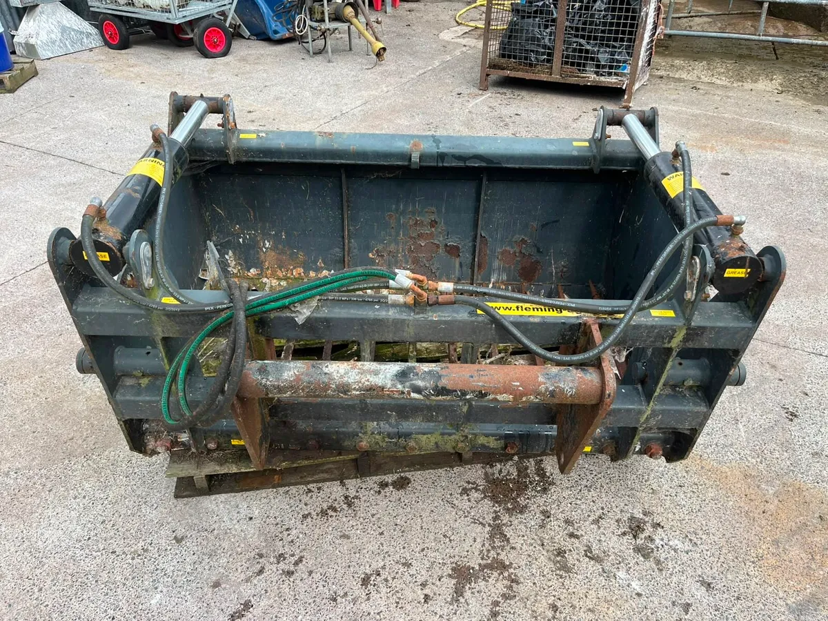 5ft Shear Grab with brackets for a Manitou Loader - Image 4