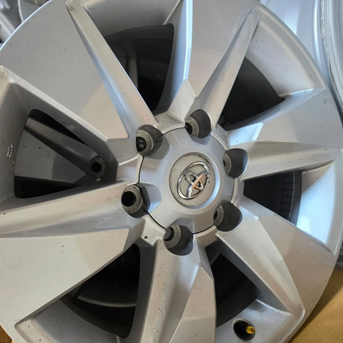 Genuine Toyota Land Cruiser 17” Alloy Rims – Unuse - Image 3