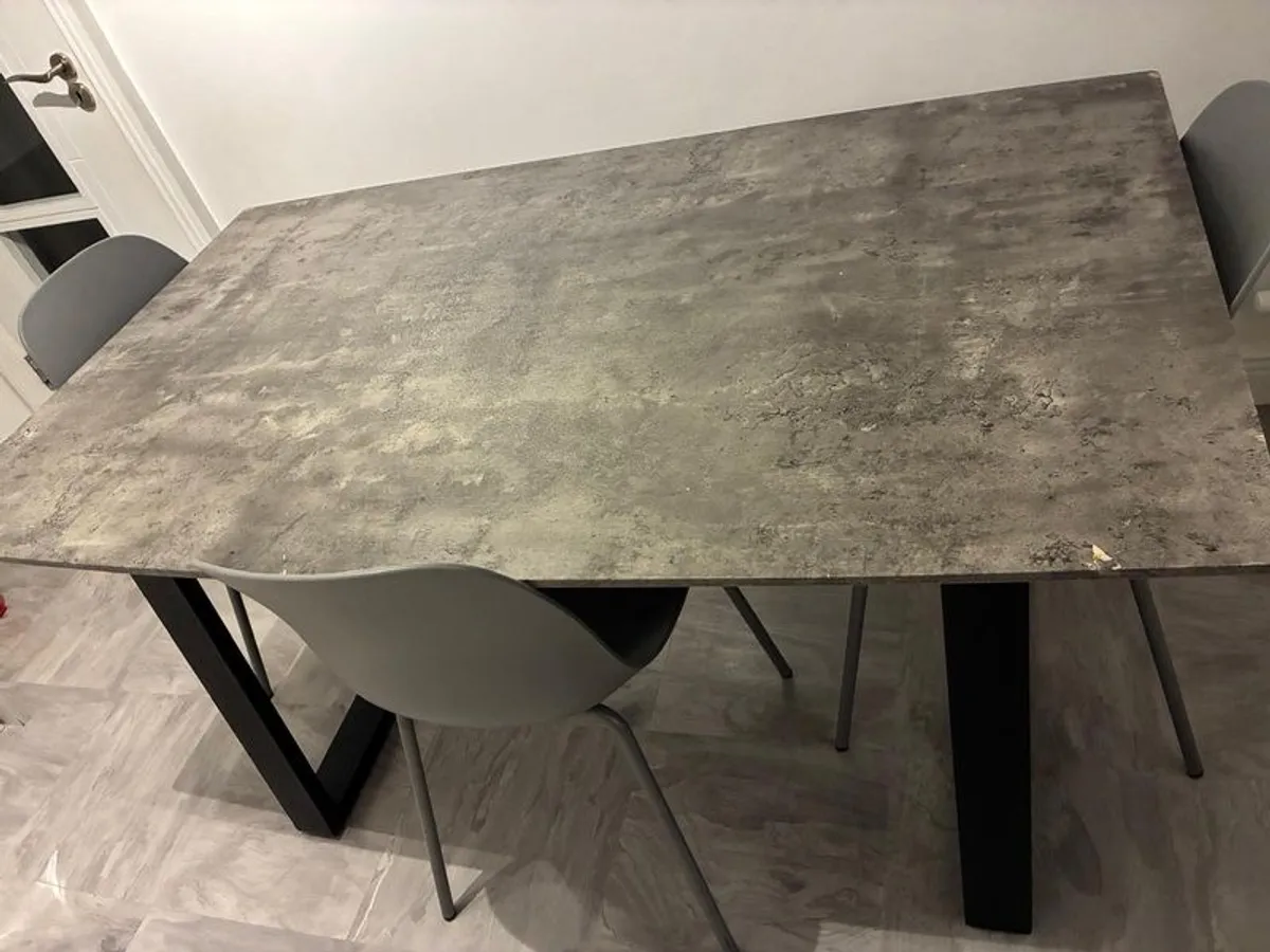kitchen table & 4 chairs - Image 1
