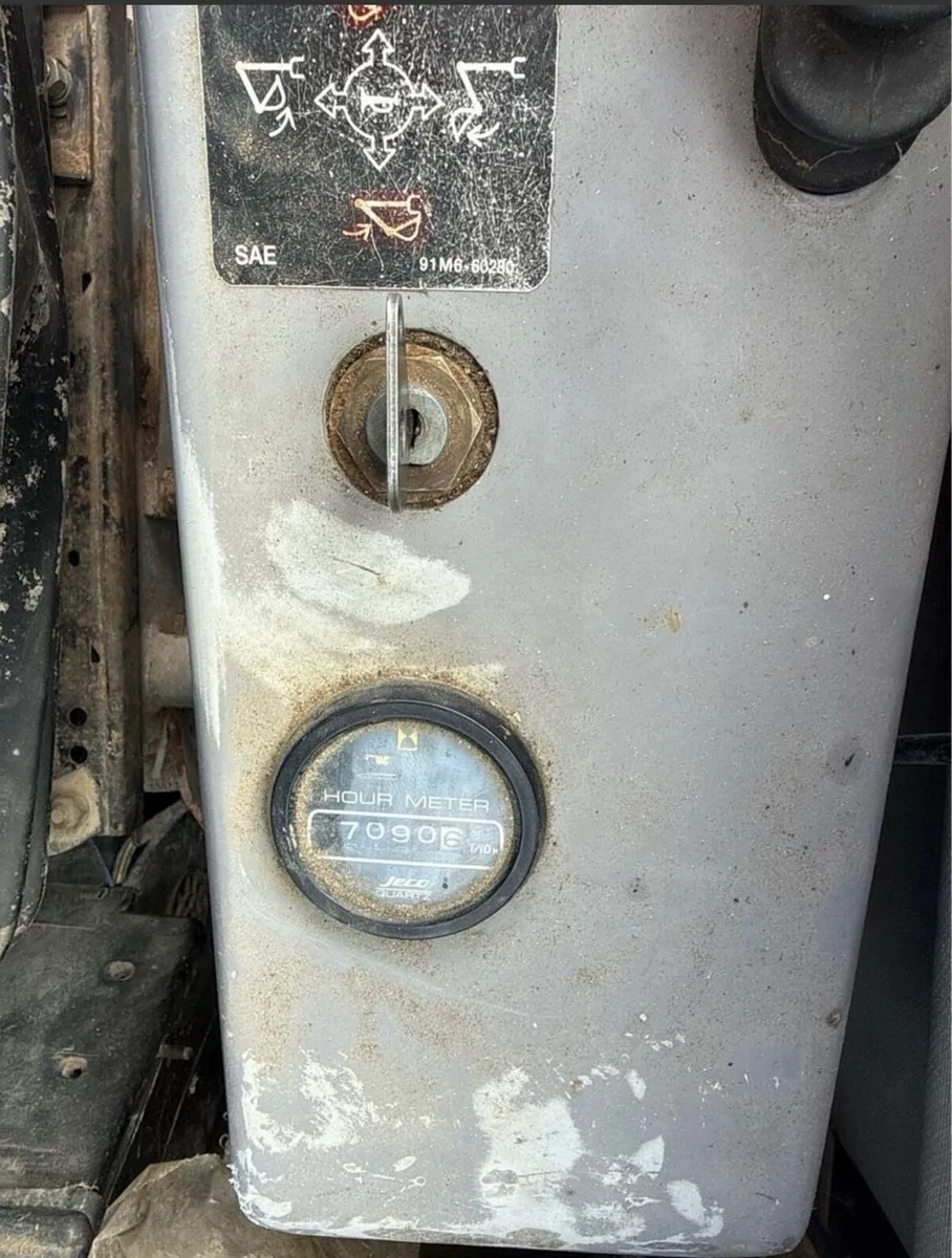 5.5 tonne digger - Image 3
