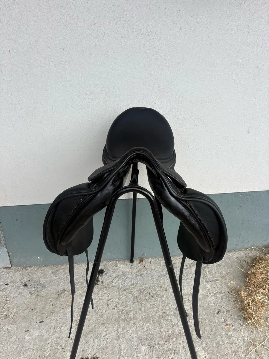 Prestige Pony Dressage Saddle - Image 4