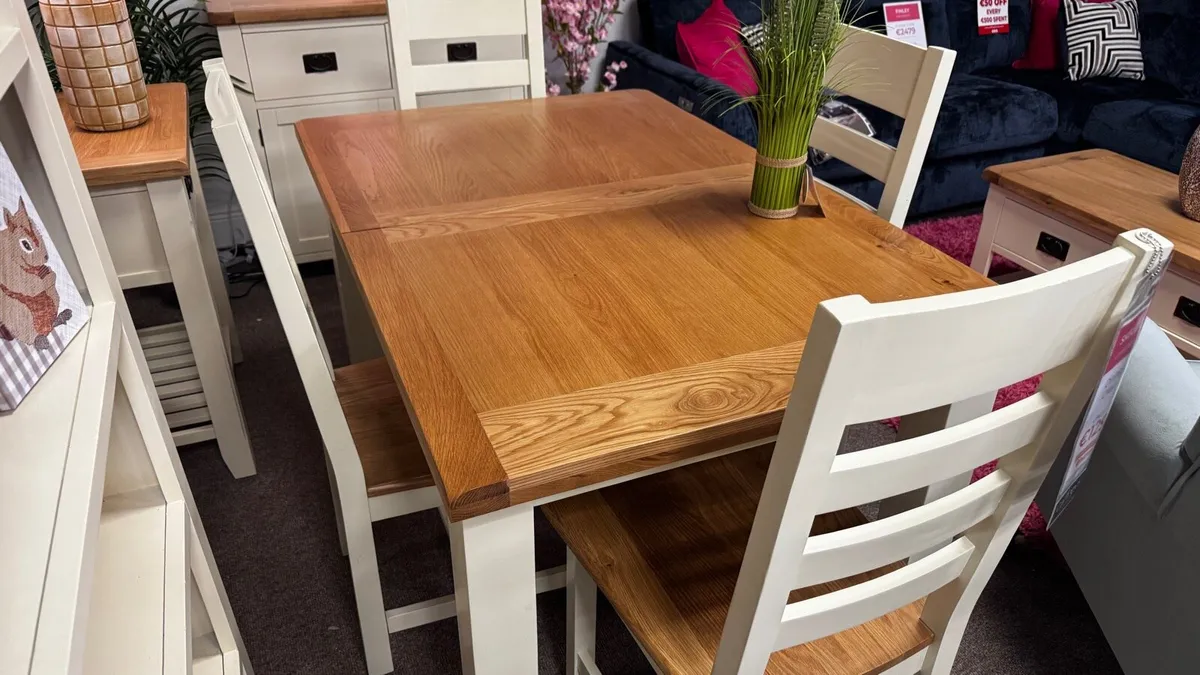 Oak Extending Dining table Brand New - Image 3