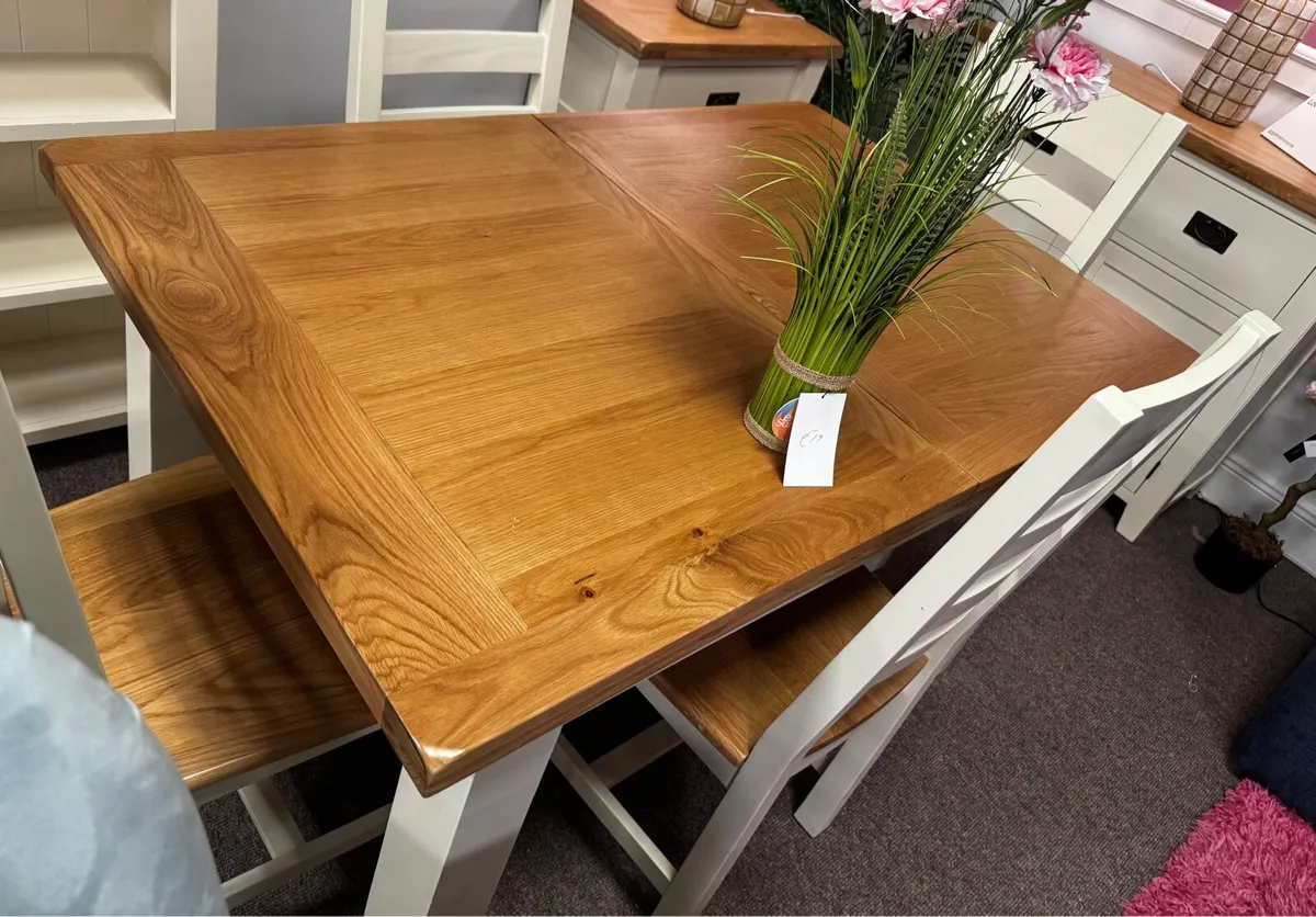 Oak Extending Dining table Brand New - Image 1