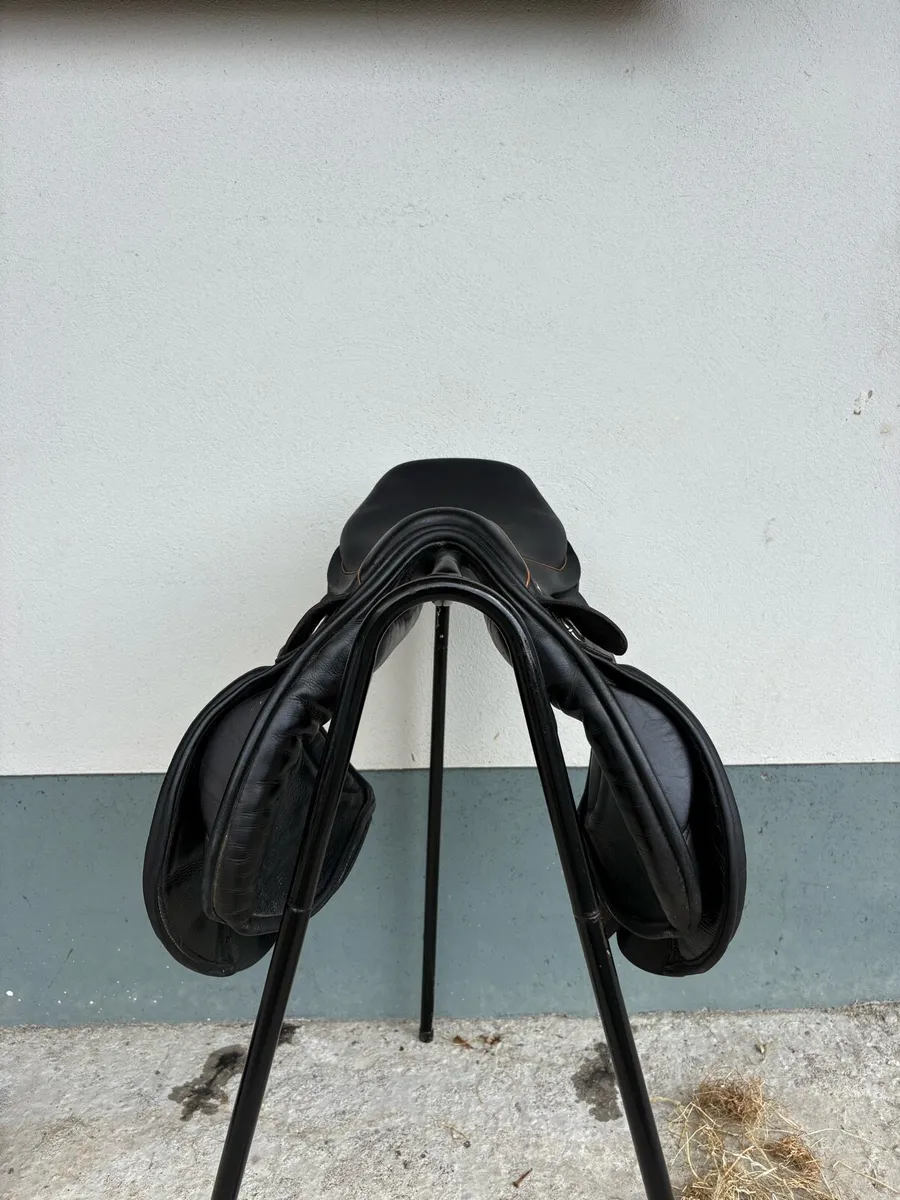Berneys jumping saddle - Image 2