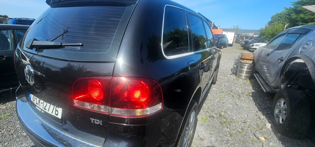Volkswagen Touareg 2010 - Image 3