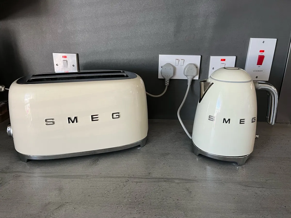Smeg kettle and toaster - Image 1