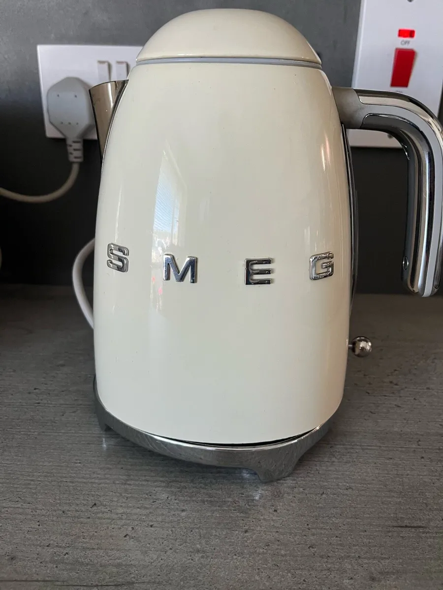 Smeg kettle and toaster - Image 2