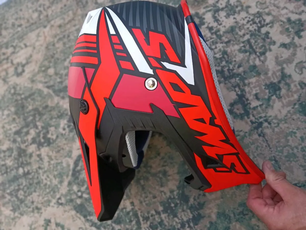 Bike helmet - Image 1