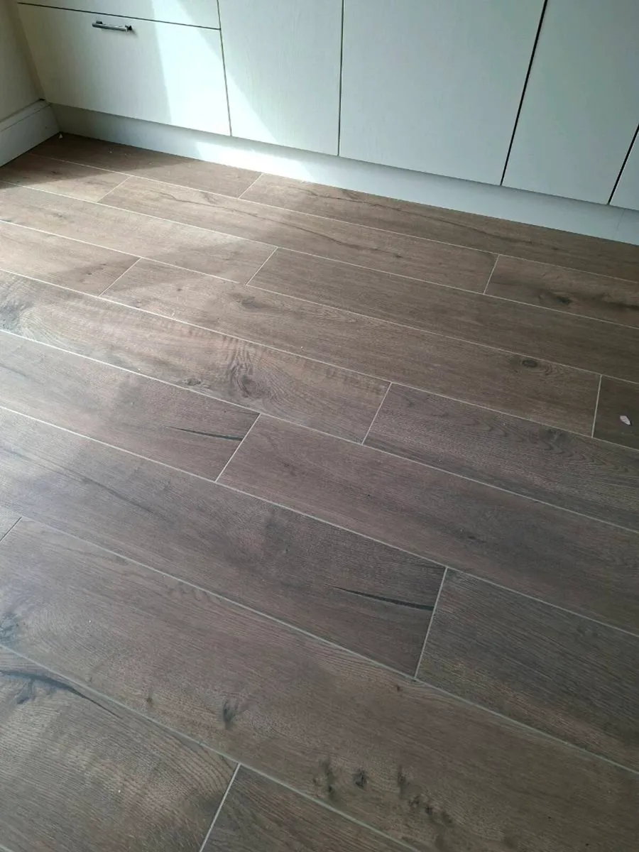 Wood effect floor tiles - Image 1
