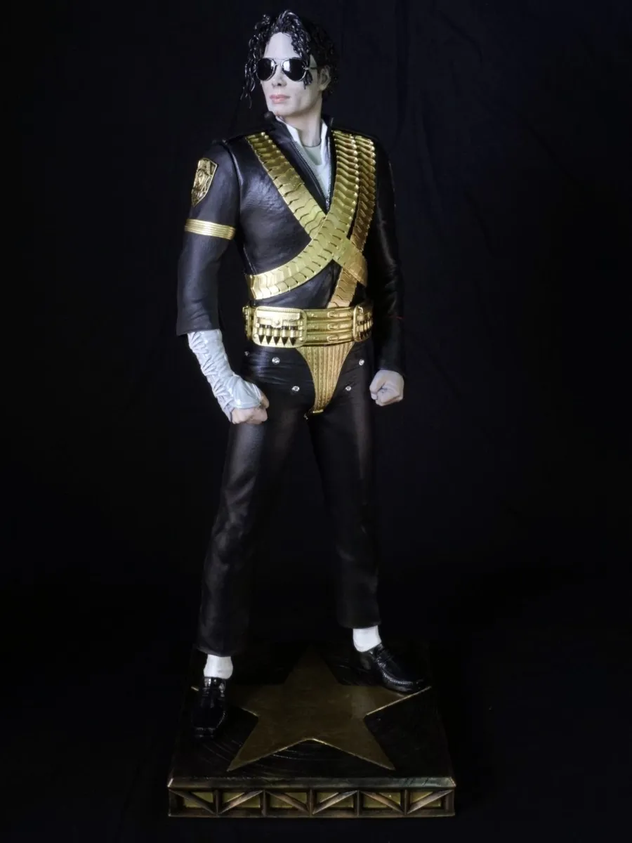 Michael Jackson statue realistic looking - Image 2