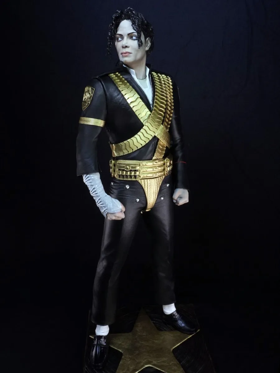 Michael Jackson statue realistic looking - Image 3