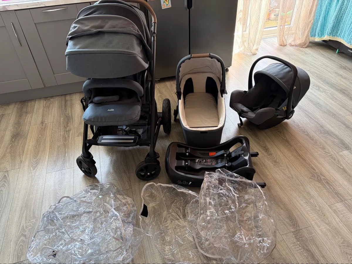 Joie 3 in 1 Travel System - Image 1