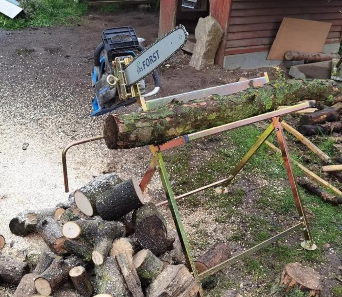 Foldable Saw Horse with Chainsaw Holder - Image 4