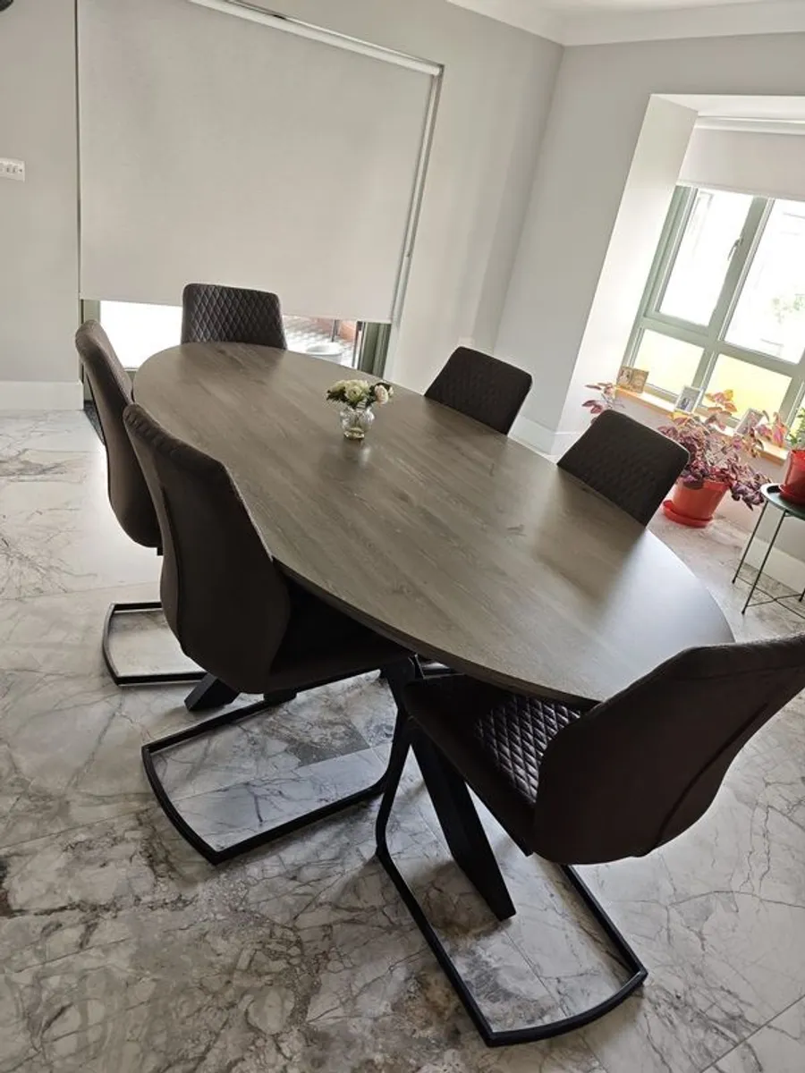table and chairs - Image 1
