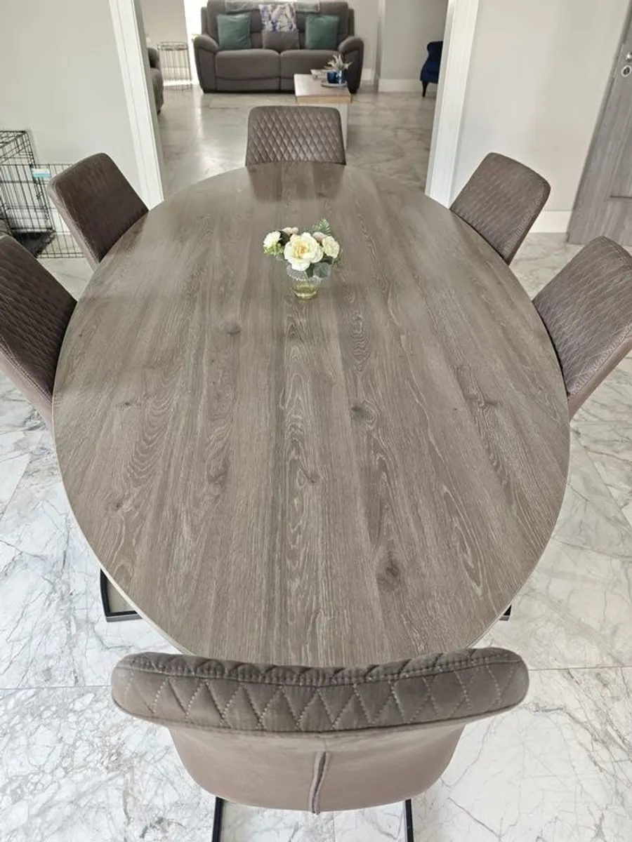 table and chairs - Image 2