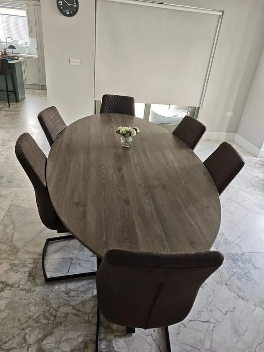 table and chairs - Image 3